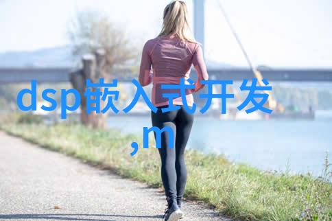 电视墙装修中如何巧妙融入家具布局